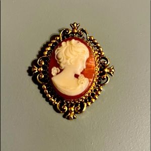 Vintage Avon cameo brooch